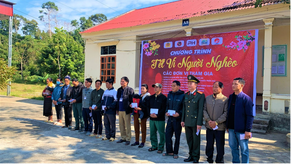 Nhat Thang VNT7 Joint Stock Company Charity: New Year gifts to disadvantaged families – Lunar New Year 2023